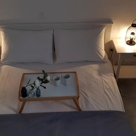 Camara House, * Andíparosz