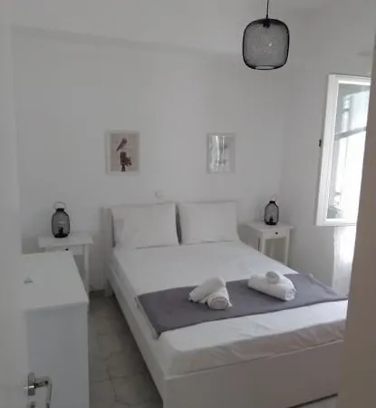 Camara House, Andíparosz